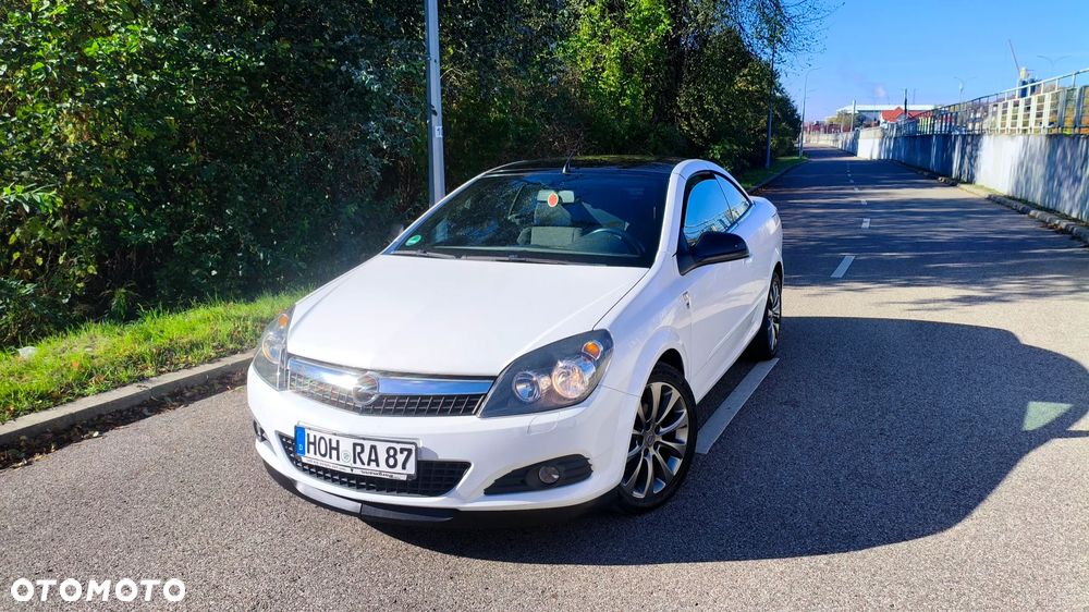 Opel Astra 2010 photo 2
