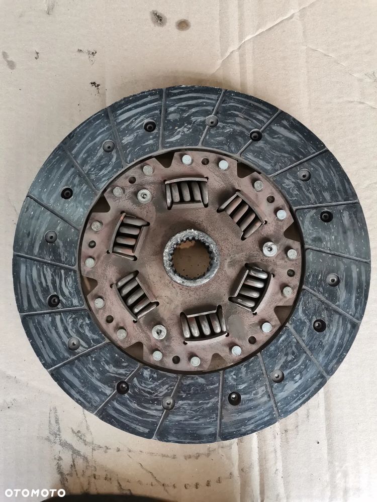 Corolla E12 D4d sprzeglo+docisk - 2