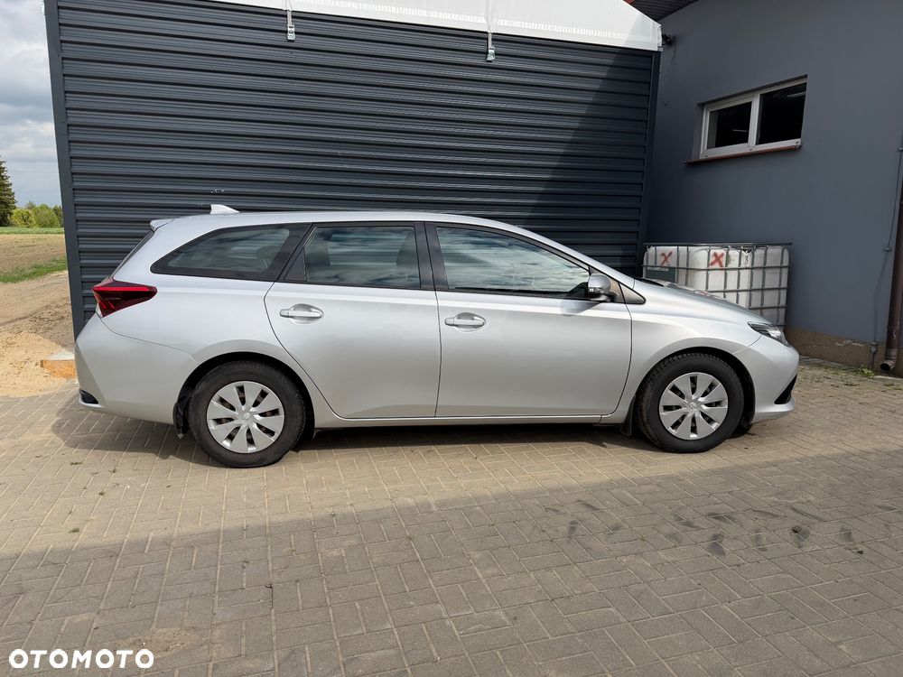 Toyota Auris 1.4 D-4D Active - 3