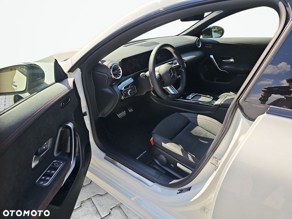 Mercedes-Benz CLA 200 AMG Line 7G-DCT - 11