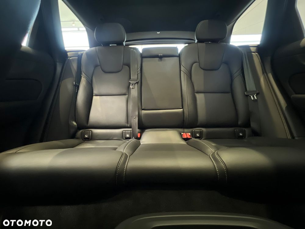 Volvo XC 60 T8 Plug-In Hybrid AWD Plus Black Edition - 22