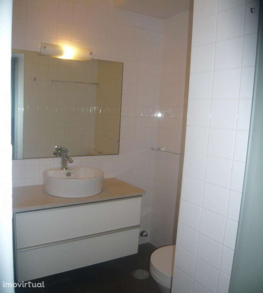 Quarto - localizado em Cidral Coimbra - Grande imagem: 4/12