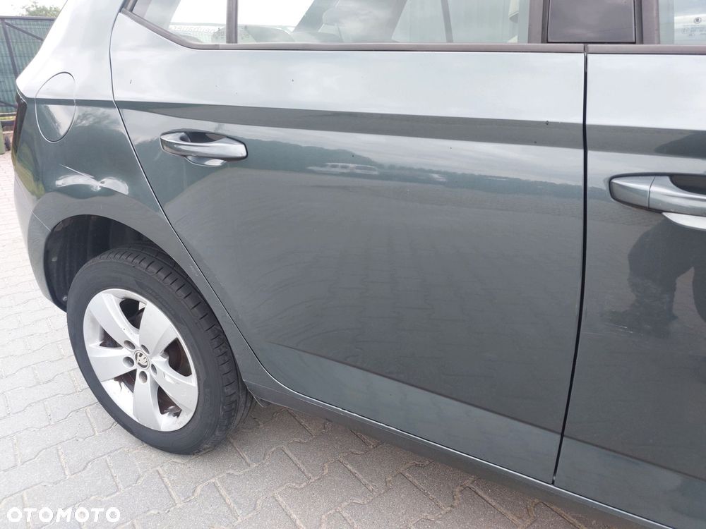 skoda fabia iii 3 14r> hb drzwi prawe tył tylne lf7y kompletna - 2