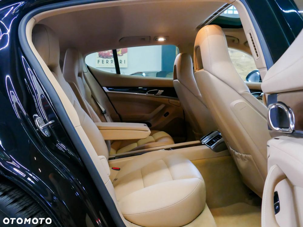 Porsche Panamera 4S PDK - 19