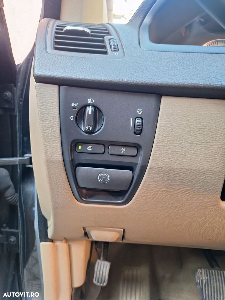 Volvo XC 90 D5 AWD Geartronic Momentum - 31