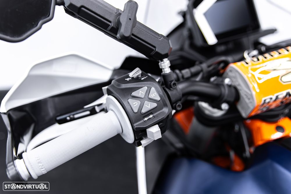 KTM 890 - 29