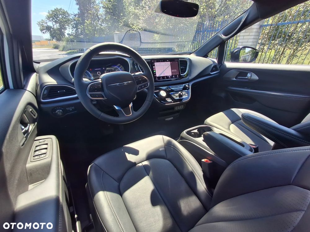 Chrysler Pacifica - 10