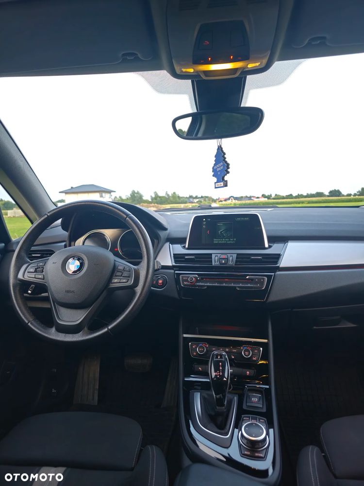 BMW Seria 2 218d - 8