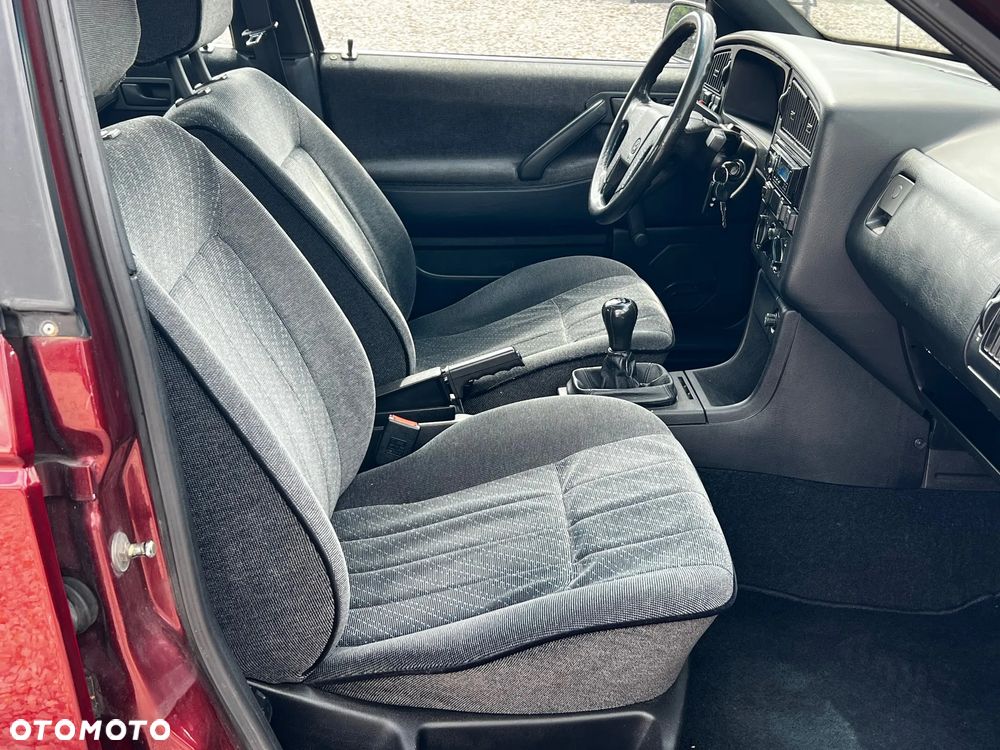 Volkswagen Passat Variant 1.8 GL - 14