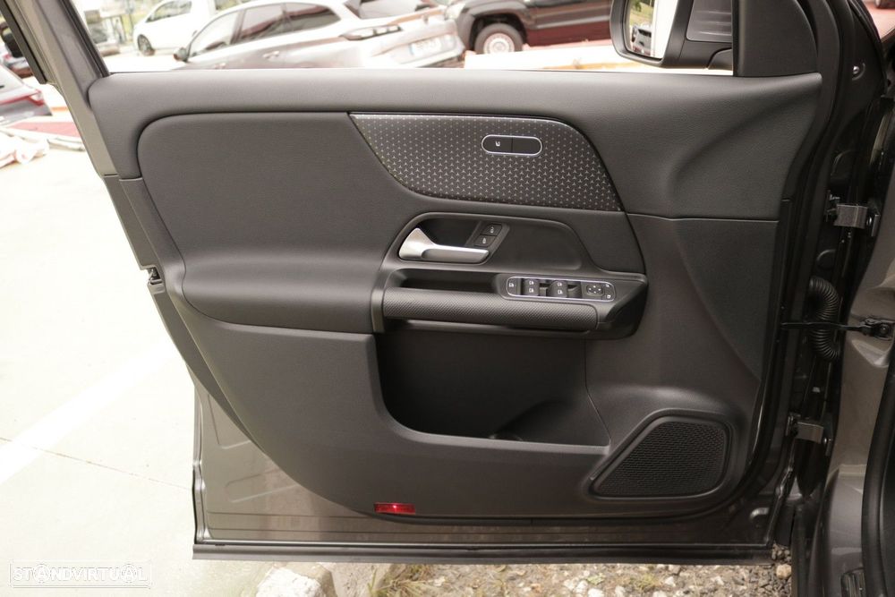 Mercedes-Benz GLA 180 d 8G-DCT - 29