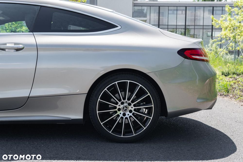 Mercedes-Benz Klasa C 300 9G-TRONIC - 38