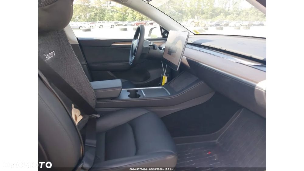 Tesla Model Y Performance AWD - 10