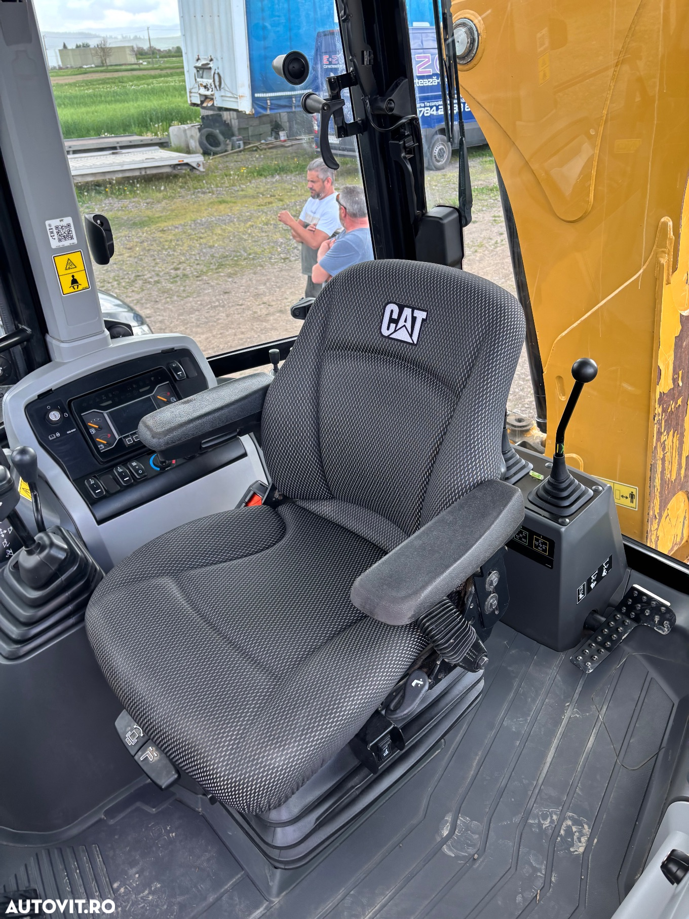 Cat 428, 2 bucati disponibile, an 2023, 1200 ore respectiv 1800 ore - 6