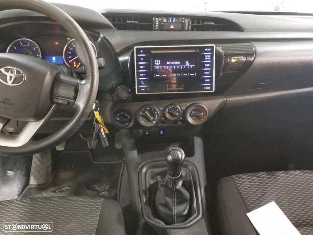 Toyota Hilux 2.4 D-4D 4WD c/IVA - 5