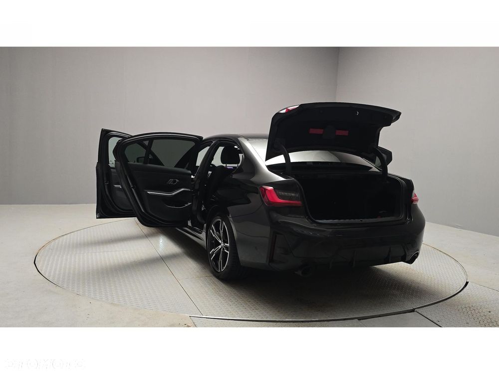 BMW Seria 3 320d xDrive mHEV M Sport - 11