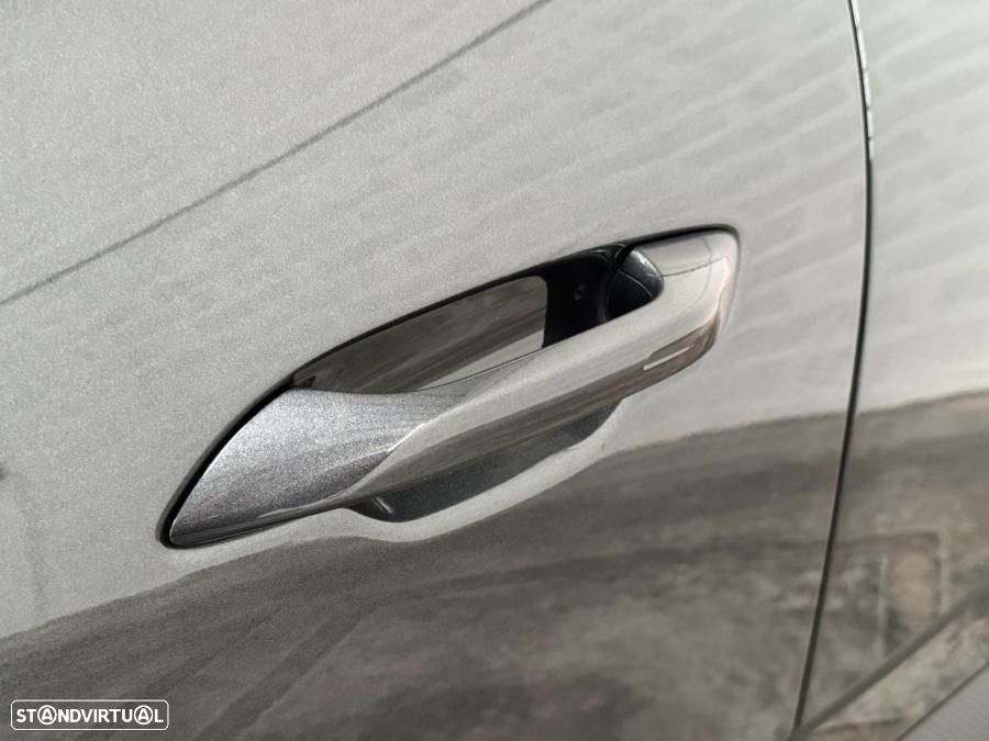 Porsche Macan Electric 4 - 18