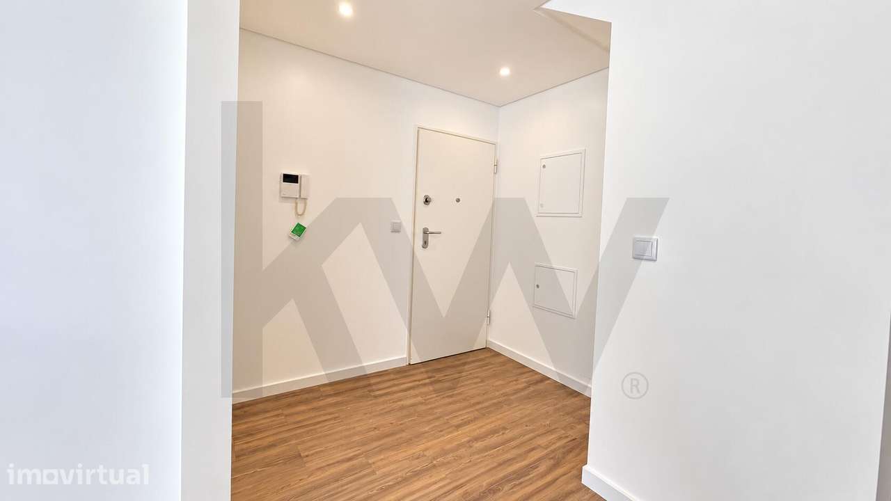 Apartamento T2 convertido em T3 para arrendamento em Alverca - Grande imagem: 3/28