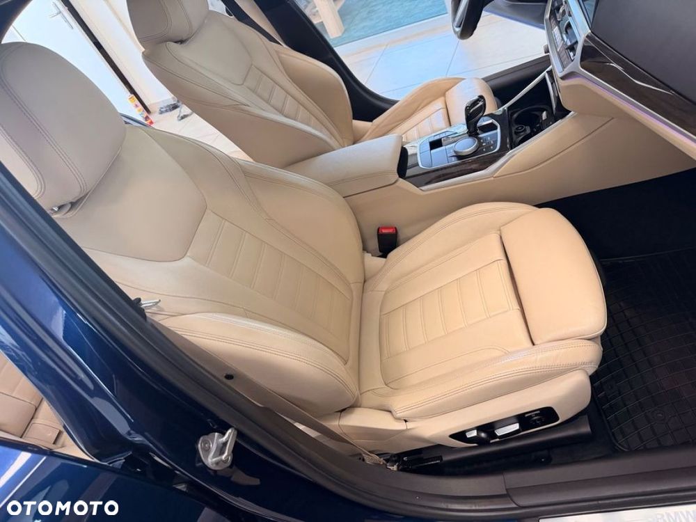 BMW Seria 3 330i M Sport - 29