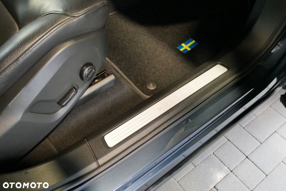 Volvo XC 60 B4 D Momentum Pro - 27