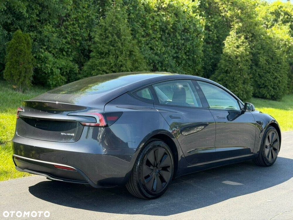 Tesla Model 3 - 4