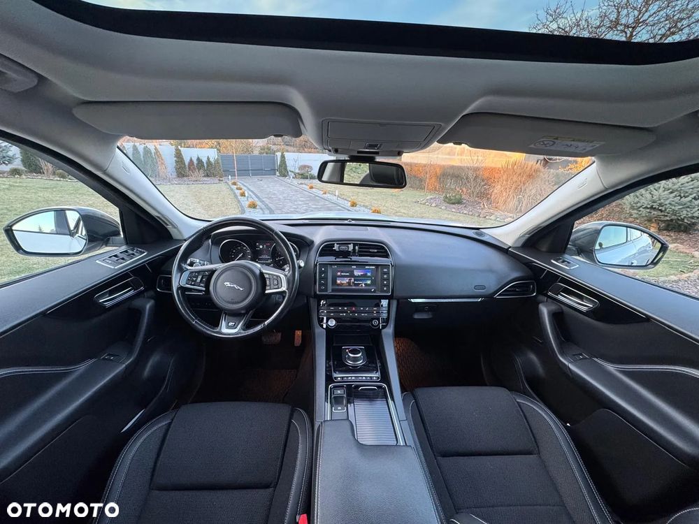 Jaguar F-Pace 2.0 i4P AWD R-Sport - 26