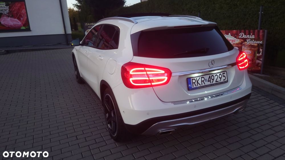 Mercedes-Benz GLA - 10