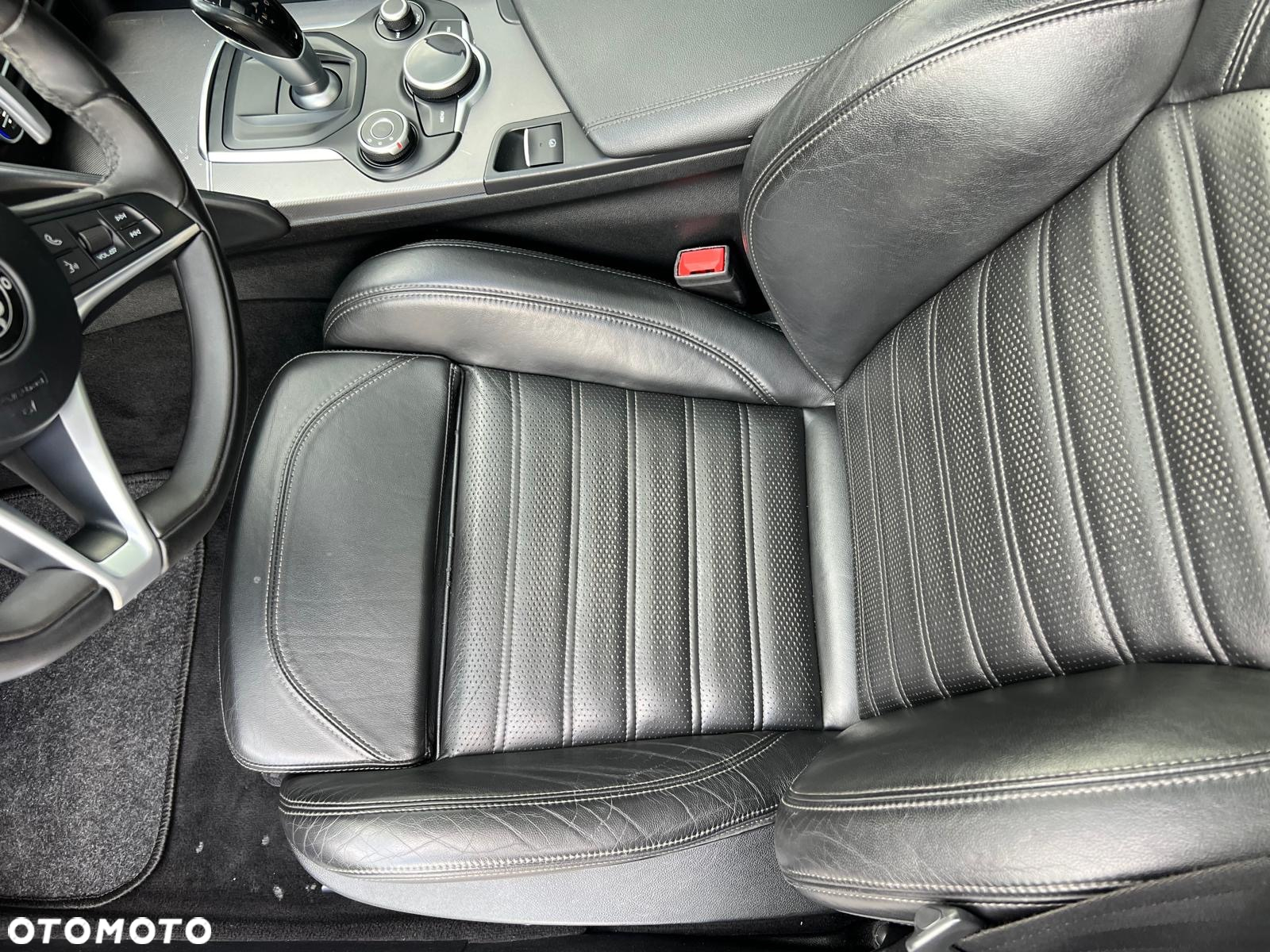 Alfa Romeo Giulia 2.0 Turbo 16V AT8 Veloce - 8