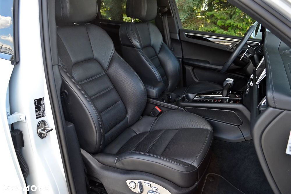 Porsche Macan - 31