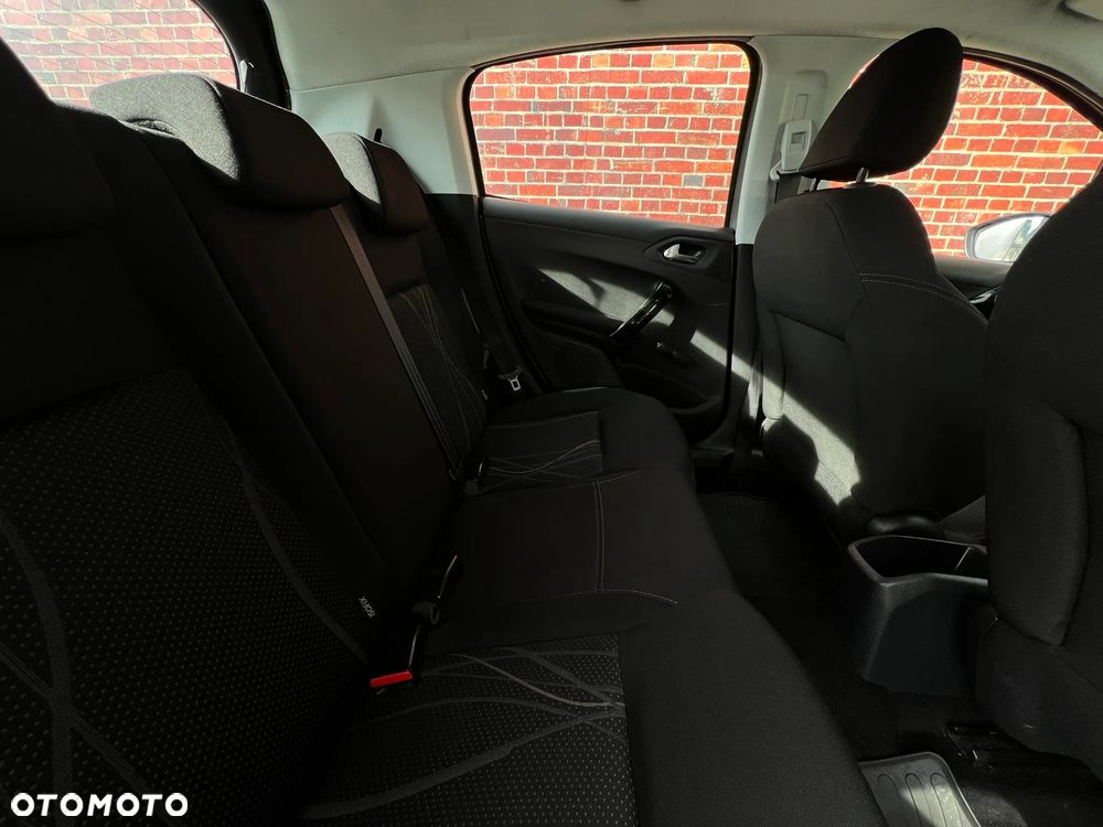 Peugeot 208 - 19