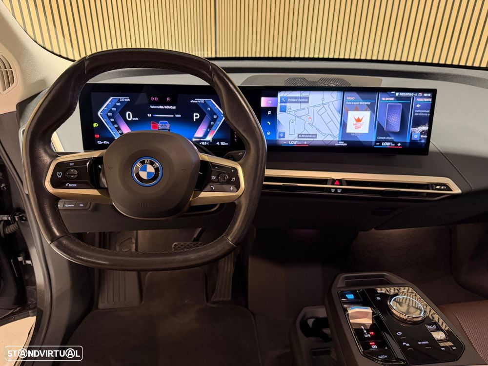 BMW iX xDrive40 - 8