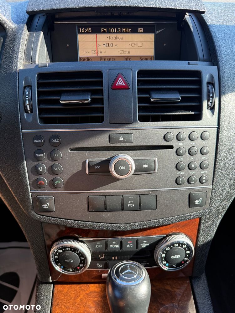 Mercedes-Benz Klasa C 180 CGI Automatik BlueEFFICIENCY Elegance - 25