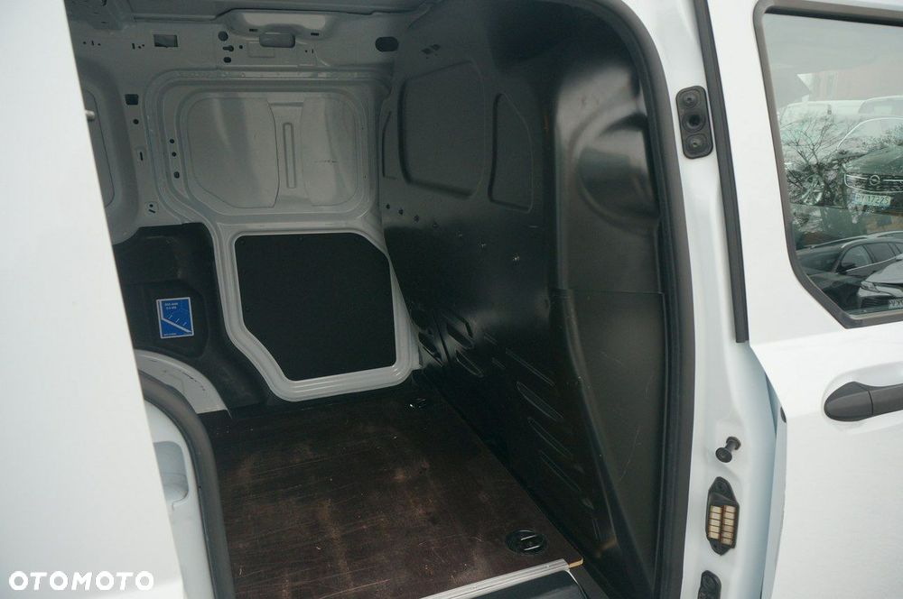 Ford Transit Courier - 25