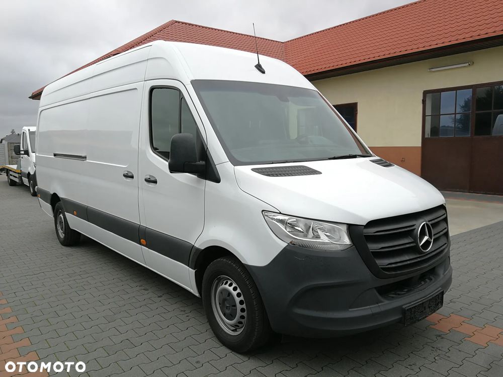Mercedes-Benz Sprinter - 2