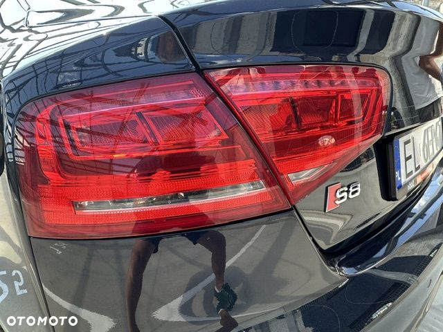 Audi S8 - 16