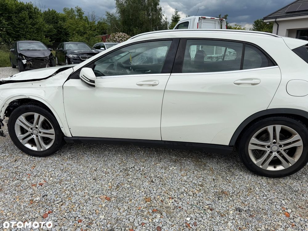 Mercedes-Benz GLA - 2