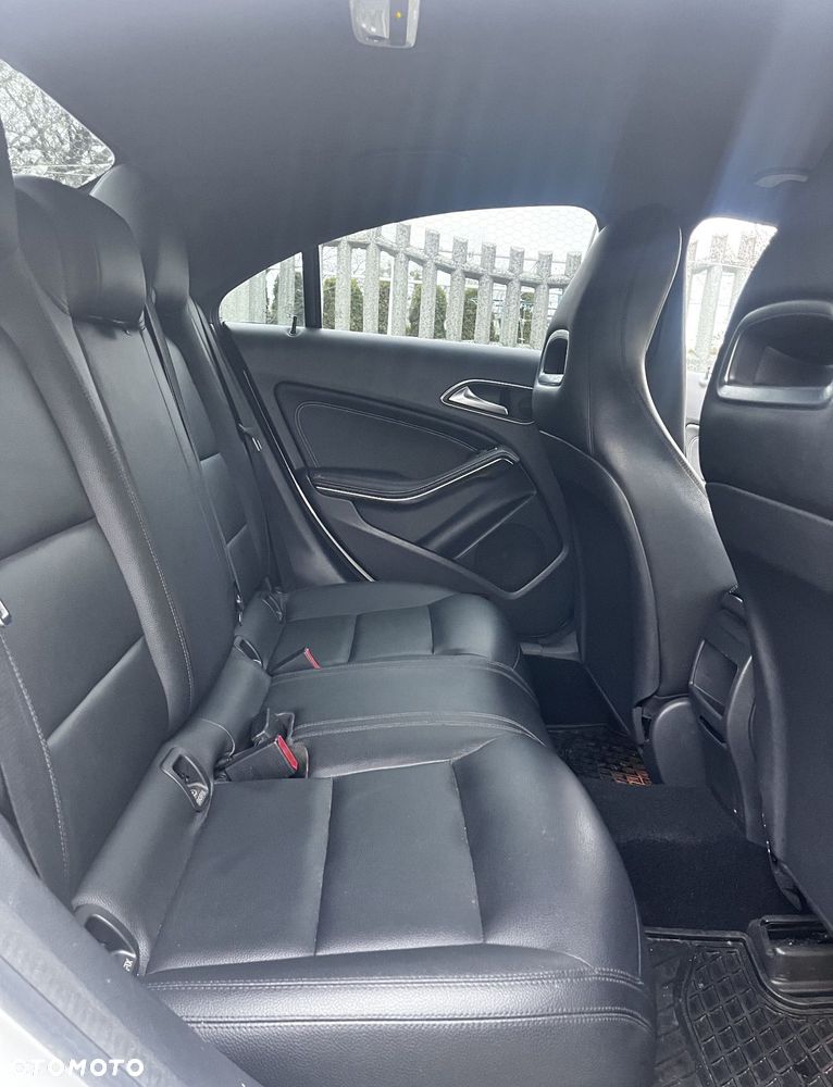 Mercedes-Benz CLA 250 4Matic 7G-DCT - 20