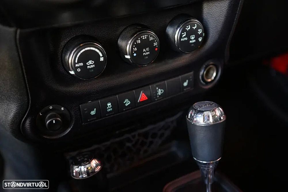 Jeep Wrangler 2.8 CRD Auto Sport - 36