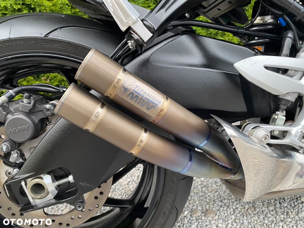 Suzuki GSX - 11