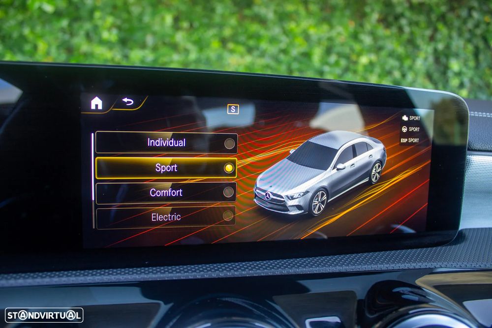 Mercedes-Benz A 250 Limousine e AMG Line - 22