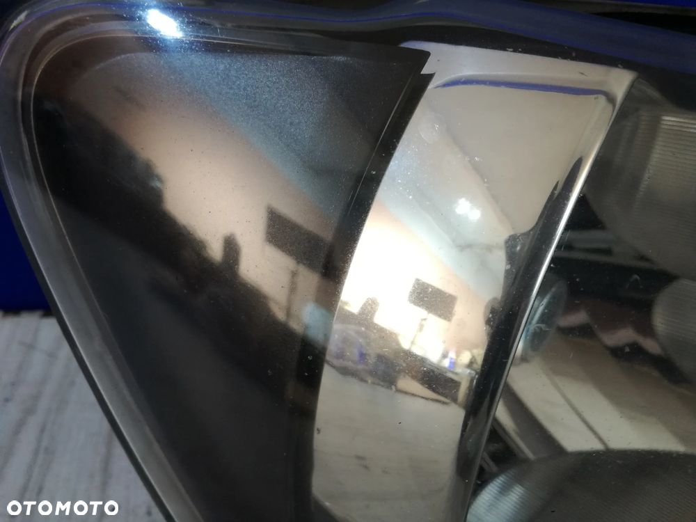 VW Caddy III Lift lampa reflektor przód prawa Anglik 10/15 - 4