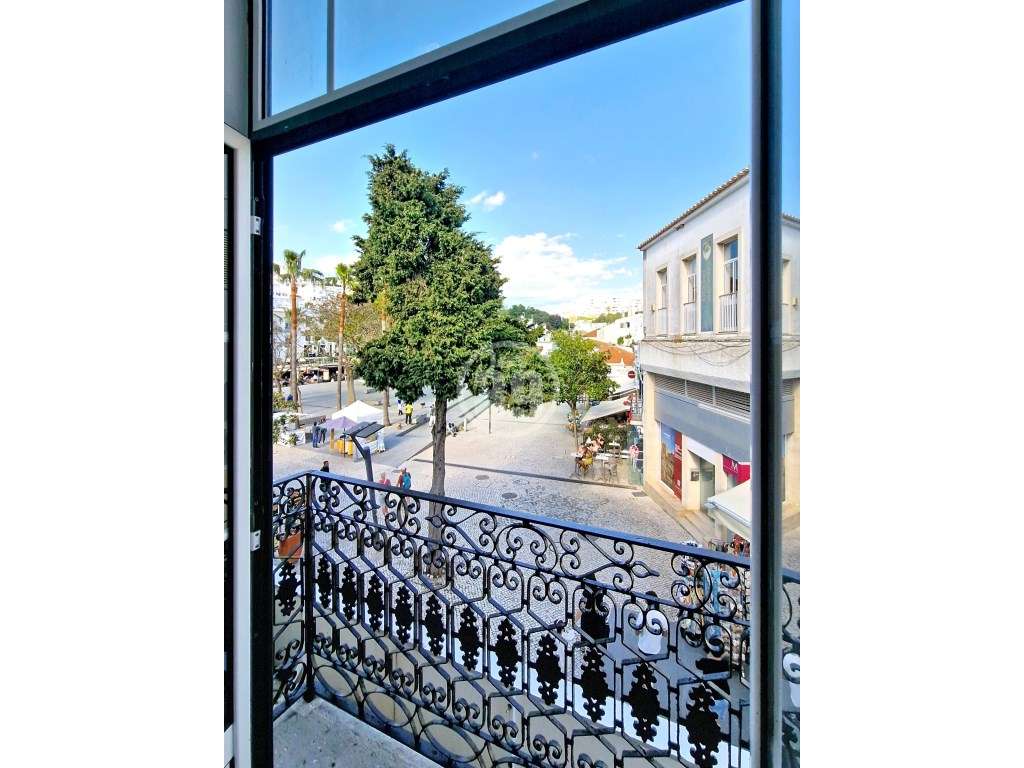 Apartamento/andar renovado, situado na zona histórica da cidade e a... - Grande imagem: 5/31