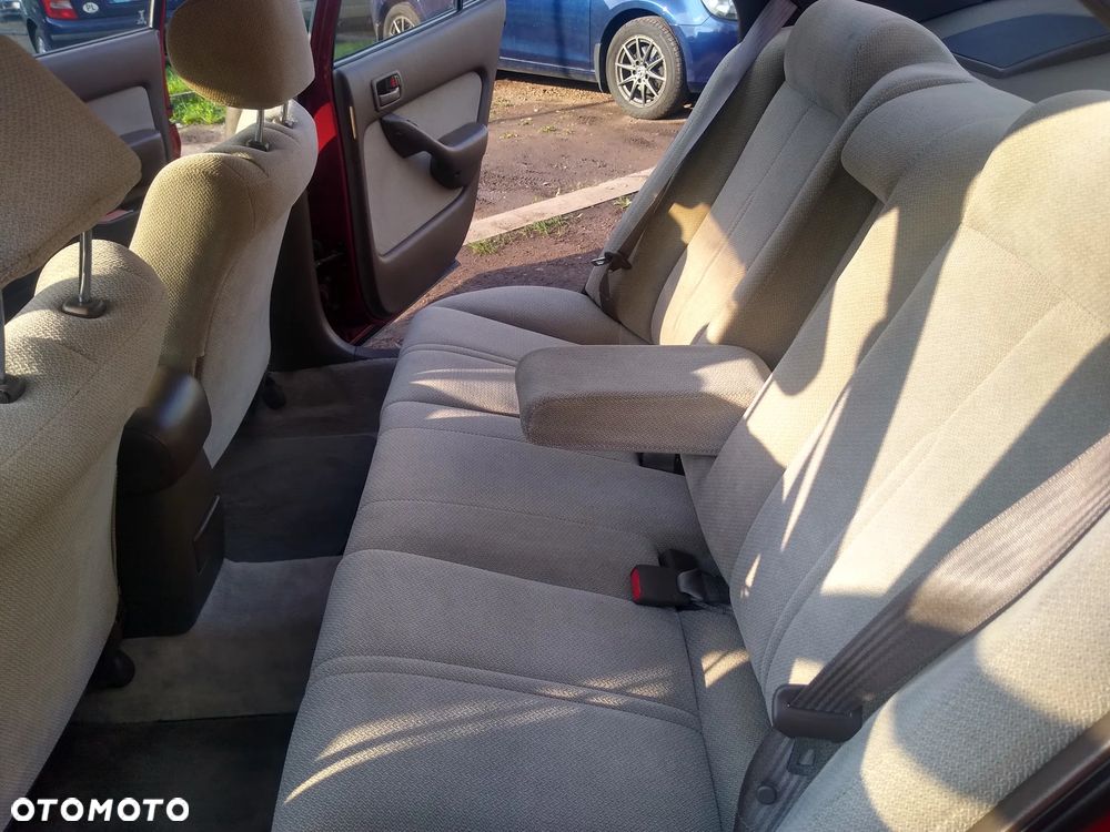 Toyota Camry 3.0 V6 LE - 10