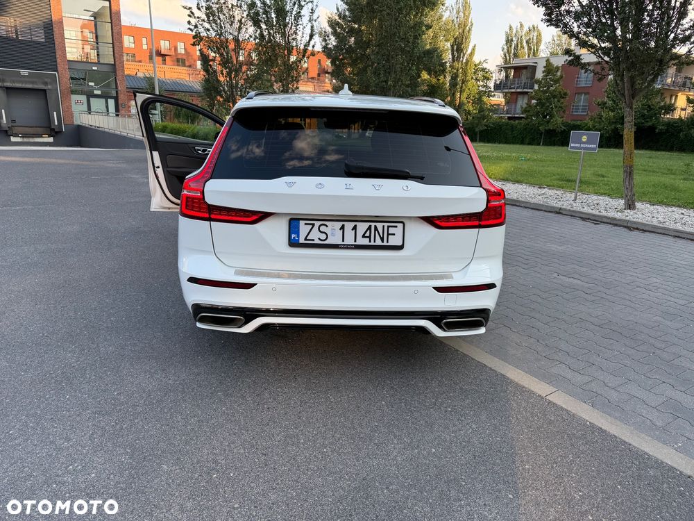 Volvo V60 B3 B R-Design - 5