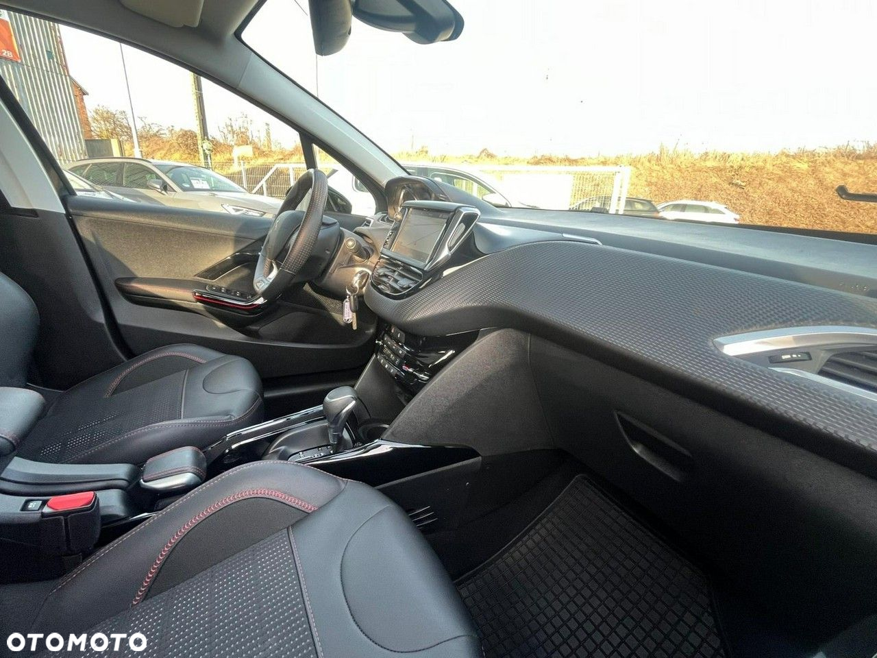 Peugeot 2008 PureTech 110 Stop&Start EAT6 GT-Line Edition - 37