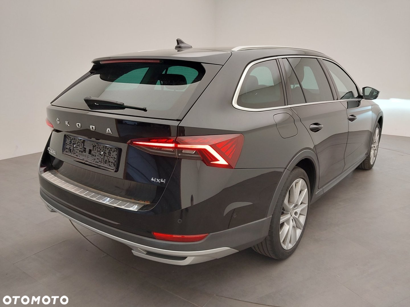 Skoda Octavia Combi 2.0 TDI DSG 4x4 Scout First Edition - 4