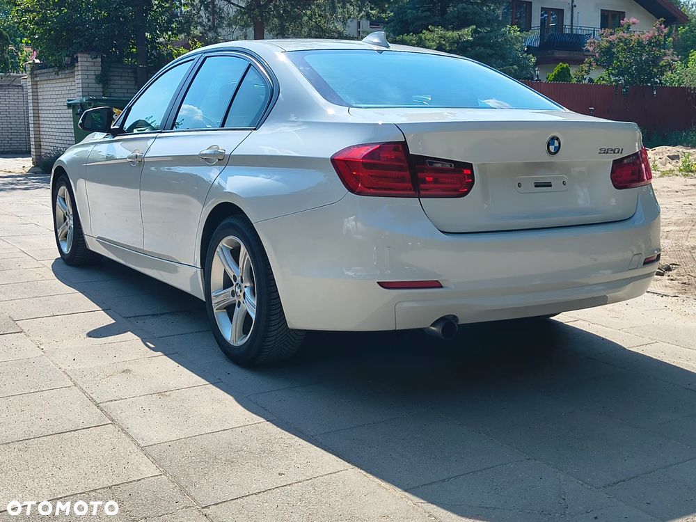 BMW Seria 3 320i Sport-Aut Luxury Line - 15