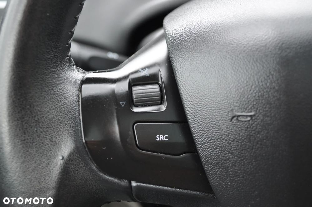 Peugeot 208 1.2 VTi Allure - 23