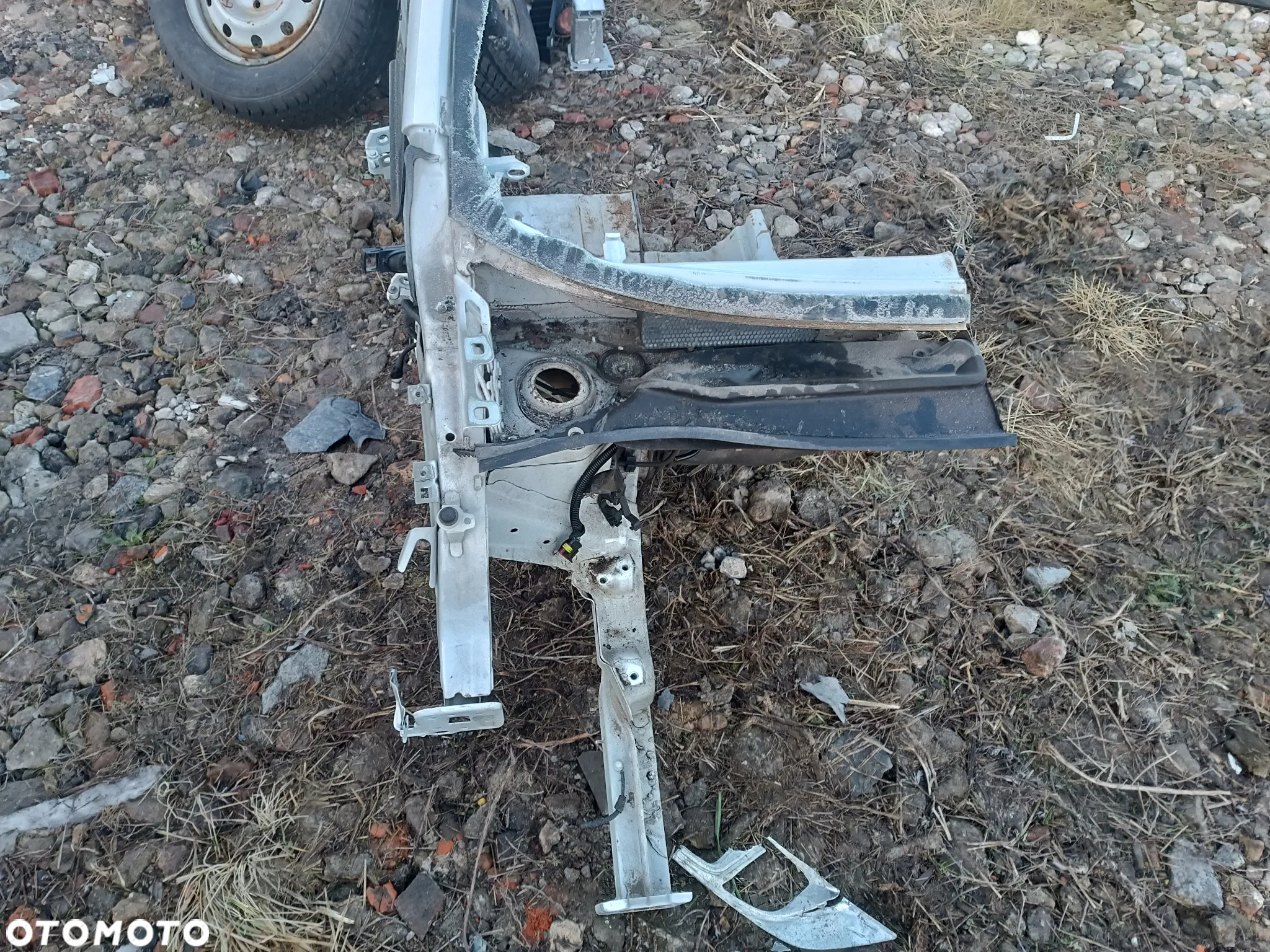ĆWIARTKA PRAWA PRZÓD PODŁUŻNICA FARTUCH OPEL CORSA E - 2