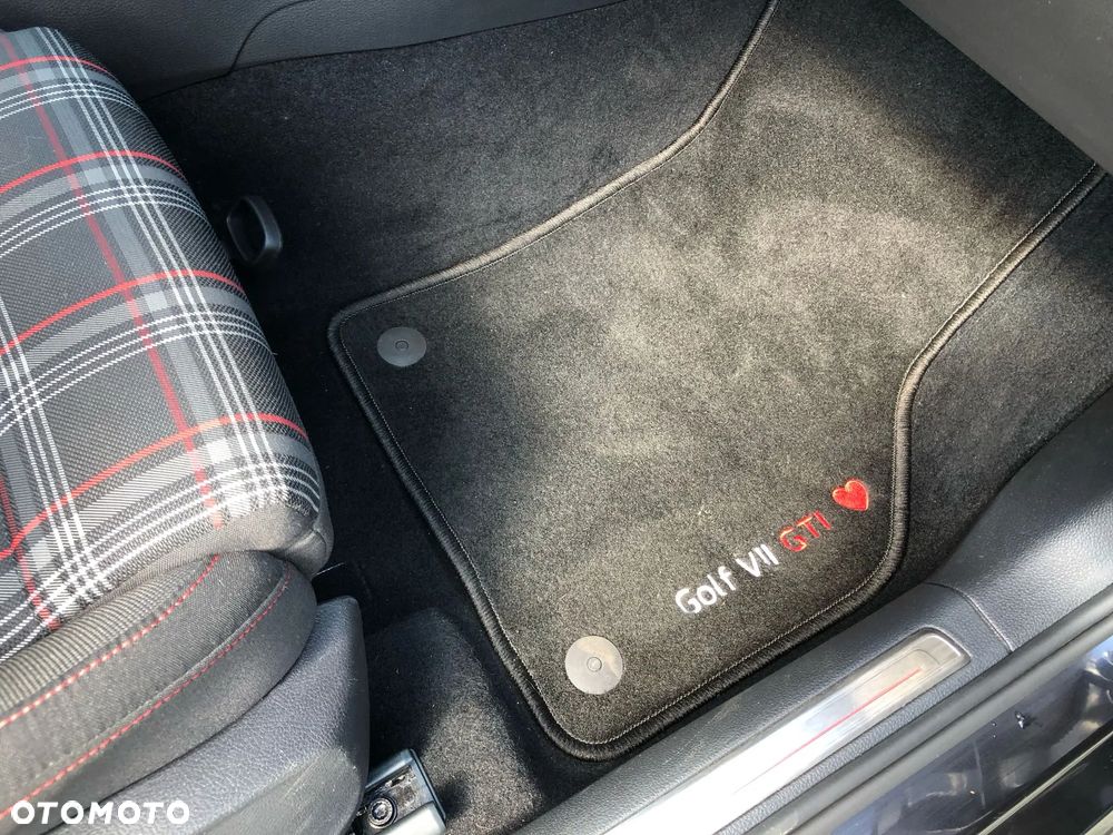 Volkswagen Golf - 16