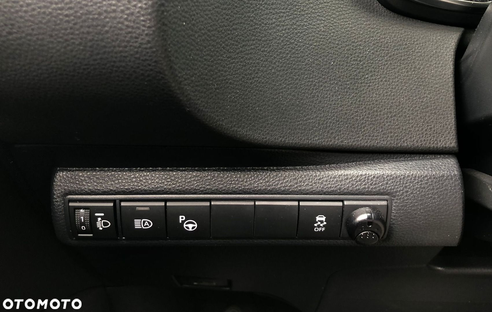 Toyota Corolla - 30